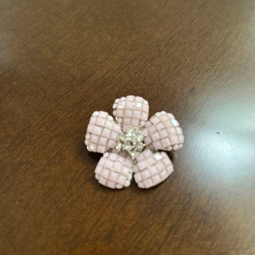 yu-miです。フォクシー　ブローチ