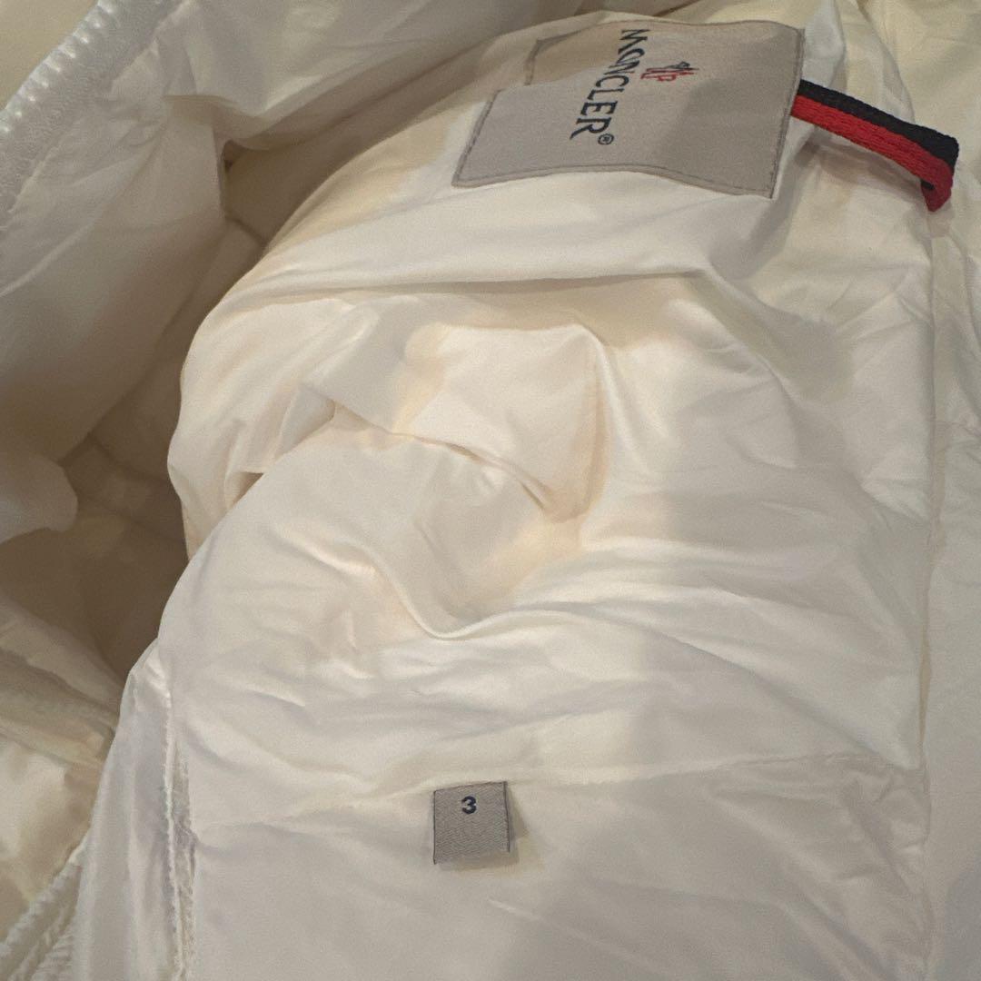 モンクレール白ロングダウンコート