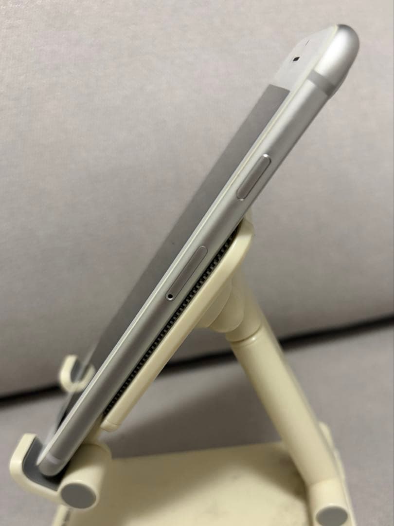 iPhone8 シルバー