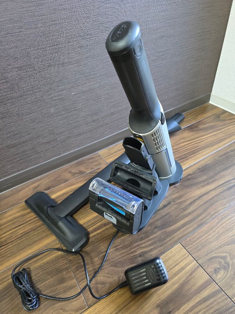 SHARK充電式ハンディクリーナー
