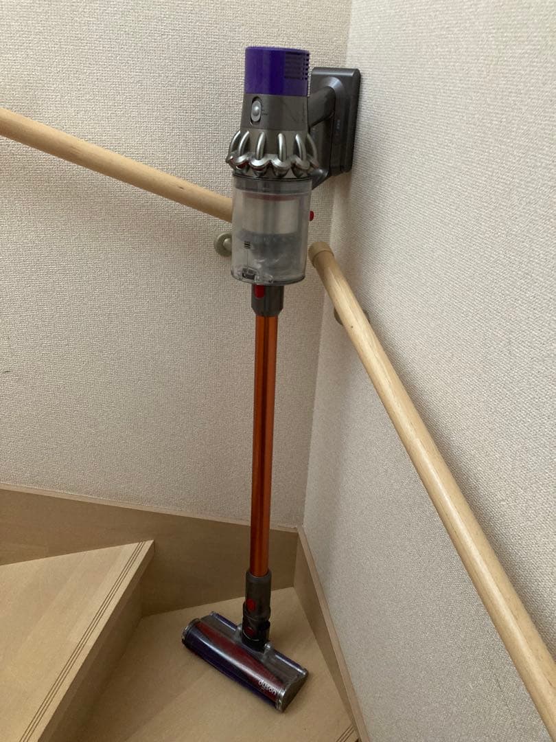 【美品】 ダイソン Cyclone V10 Fluffy SV12FFLF