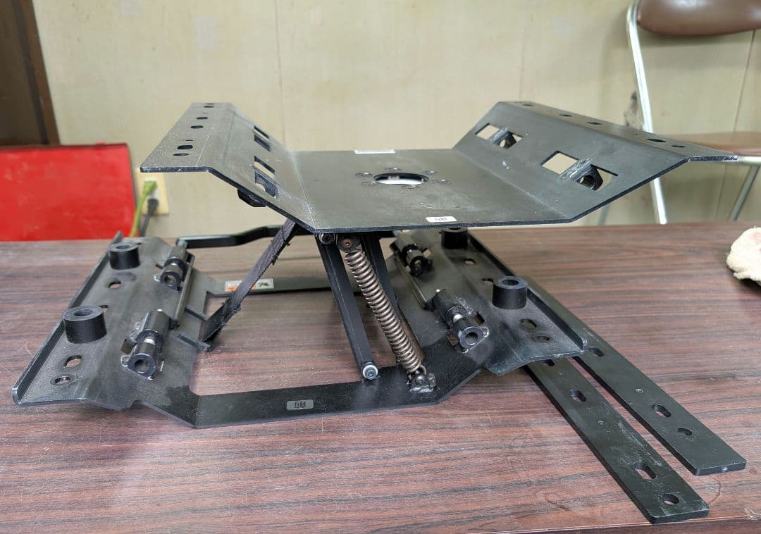 200系ハイエース　フロントシート180度回転 Tilt Swivel Seat