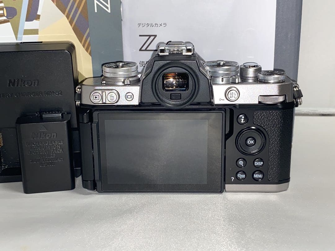 【新品級】Nikon Z fc ボディ 本体 zfc