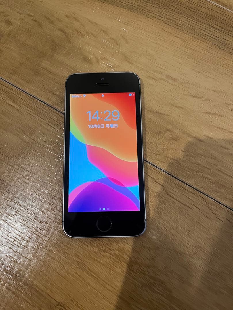 Apple iPhone SE スペースグレー 本体　32GB SIMフリー