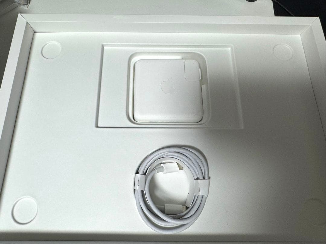 【美品】MacBook Pro 13インチ i5 メモリ16G 1T おまけ付き