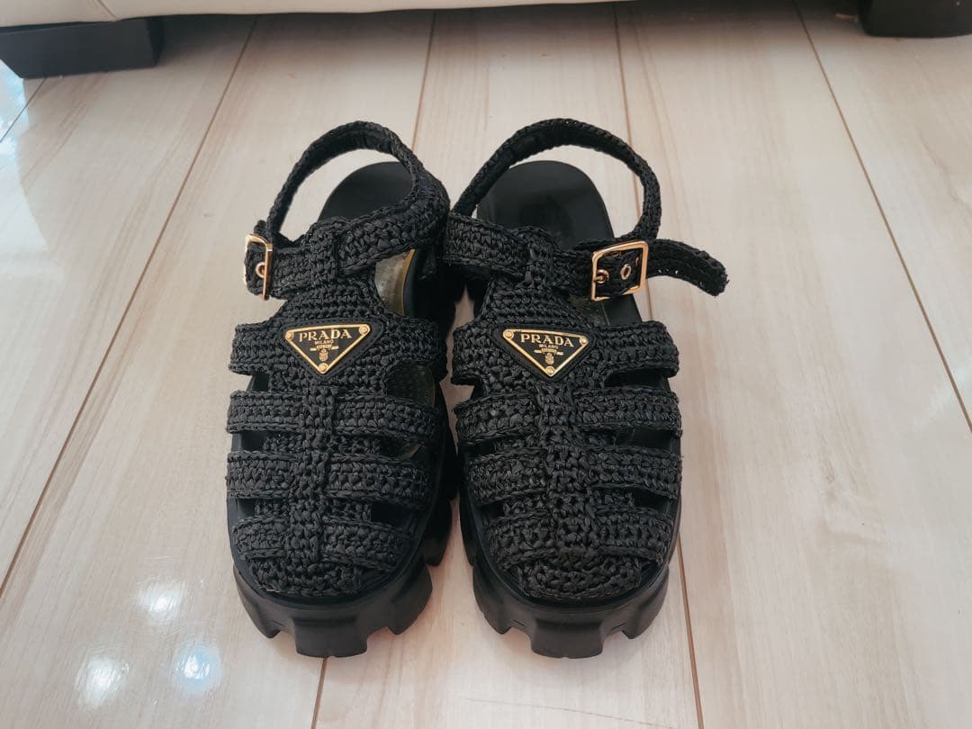 PRADA ブラック ストラップサンダル