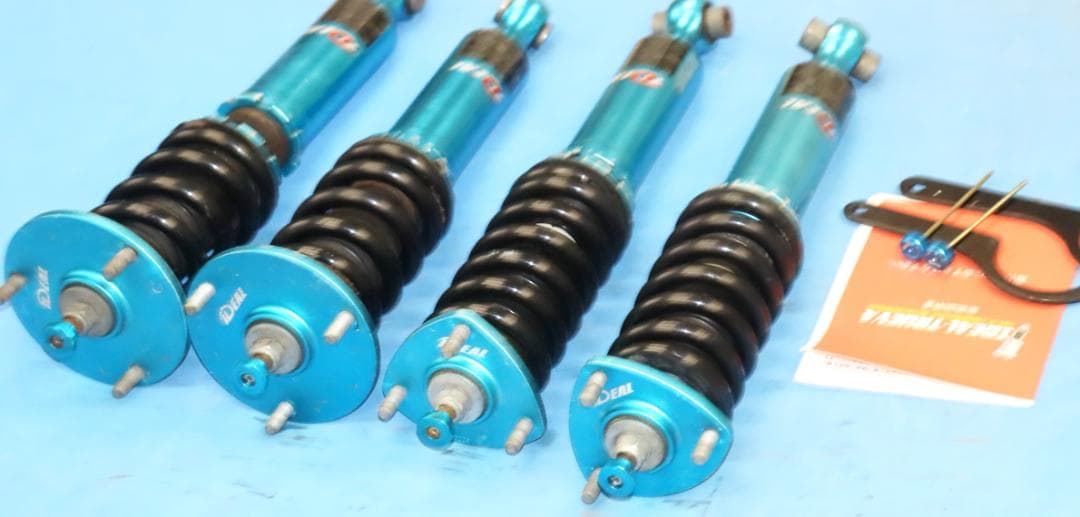 高校生　クラウン AWS210 GRS200 GRS204 車高調