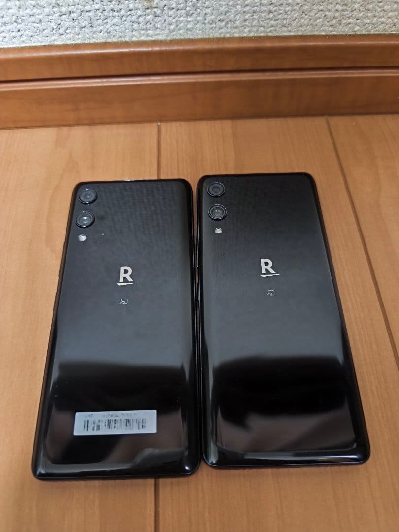 Rakuten Hand 本体2台 充電器1台付き