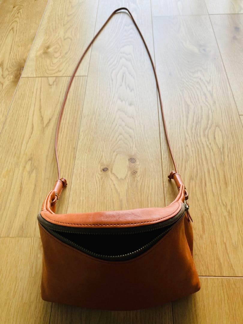 SLOW（スロウ）ボディバッグ