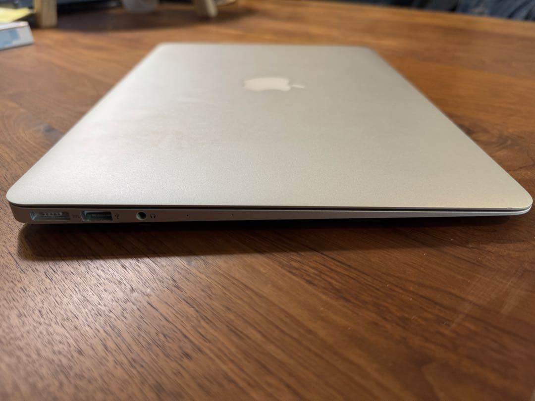 MacBook Air 13インチ i5 256GB 4GB Mid 2013