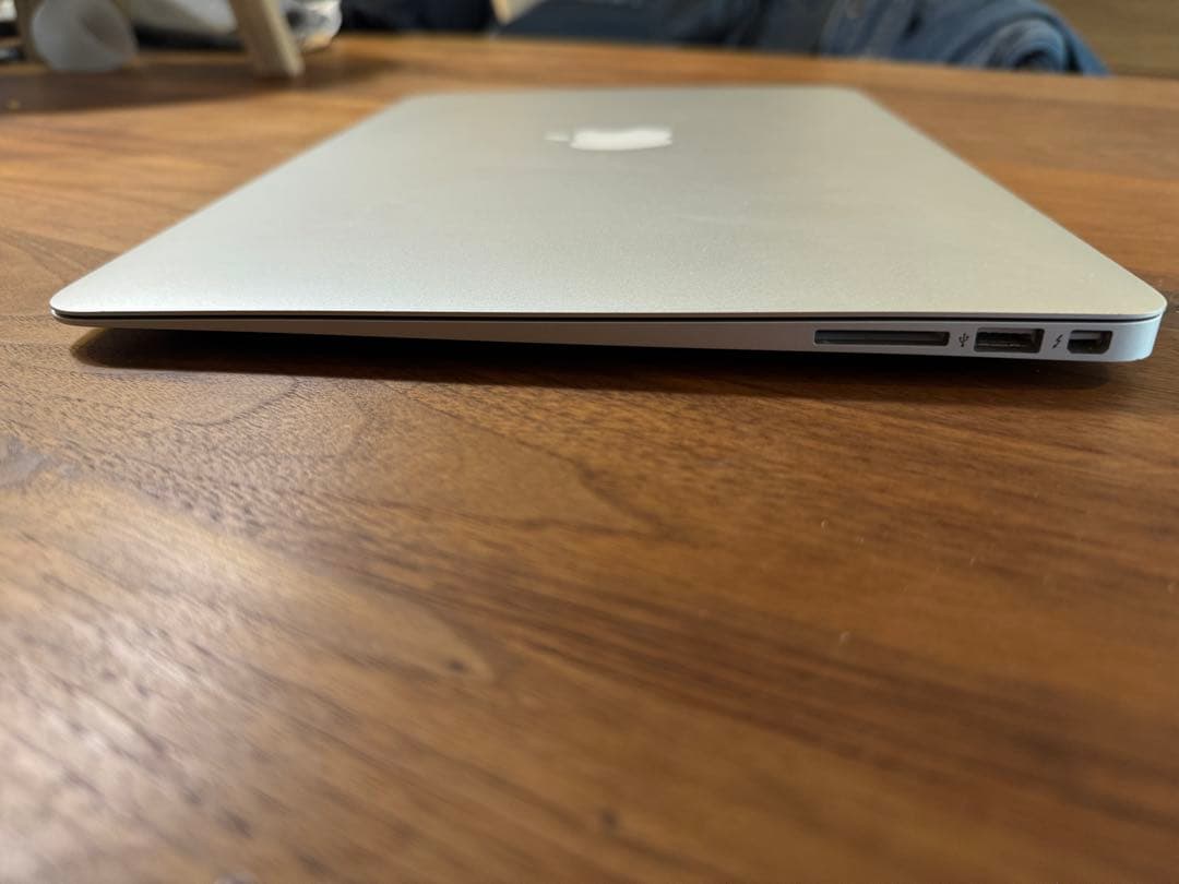 MacBook Air 13インチ i5 256GB 4GB Mid 2013