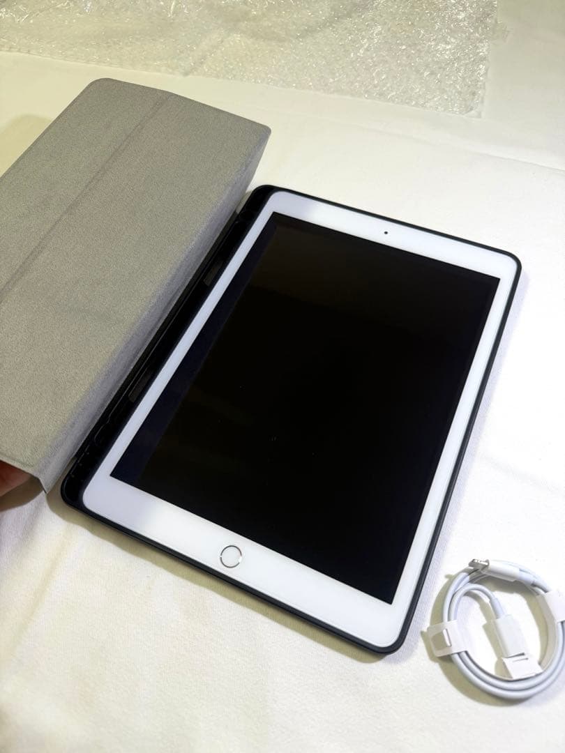 【美品】iPad 第8世代 32GB シルバー Wi-Fiモデル 動作良好