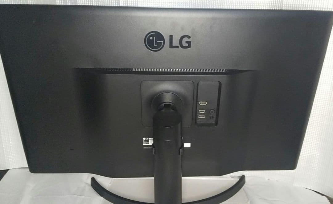 LG 31.5インチ 4Kモニター 32UK550-B