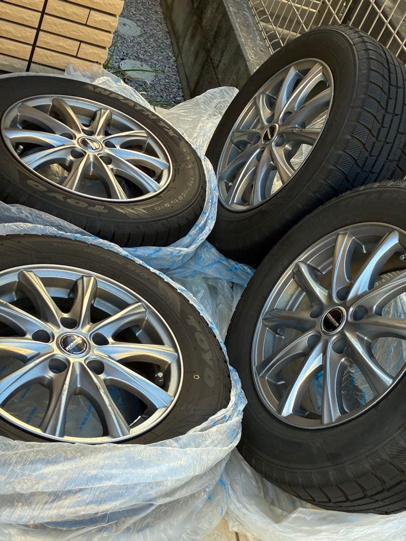 美品！送料込　スタッドレスタイヤ　ホイール付き　15インチ　2023年製　セレナ