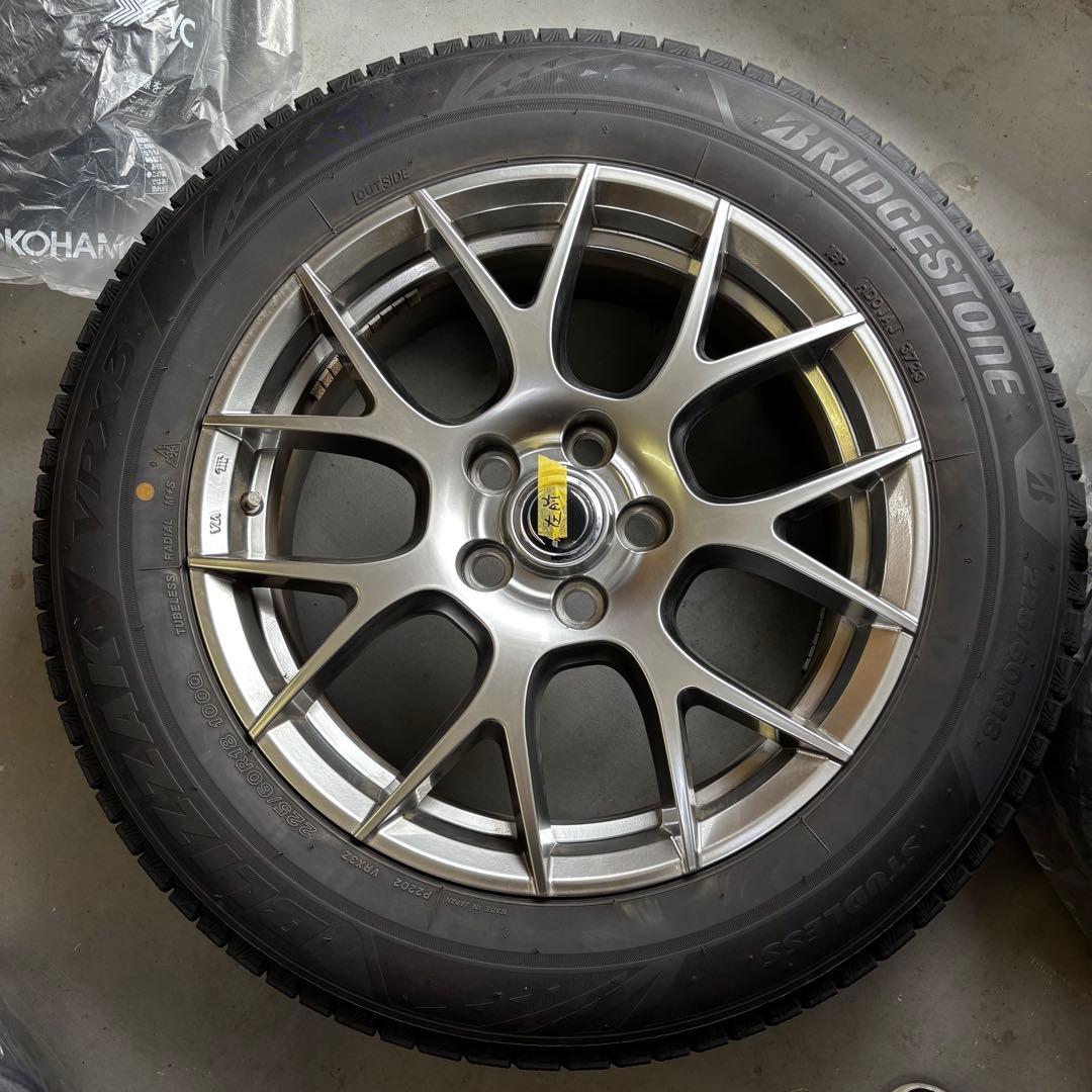 BRIDGESTONE BLIZZAK 225/60R18 レフィナーダ