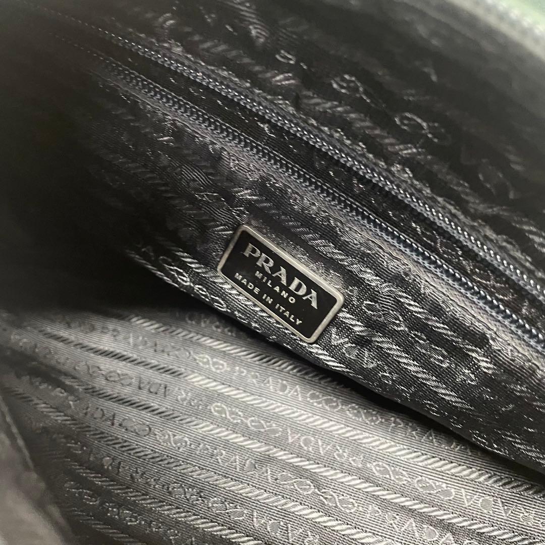 プラダ　三角ロゴ　ナイロン　レザー　メッセンジャーバッグ　ショルダー