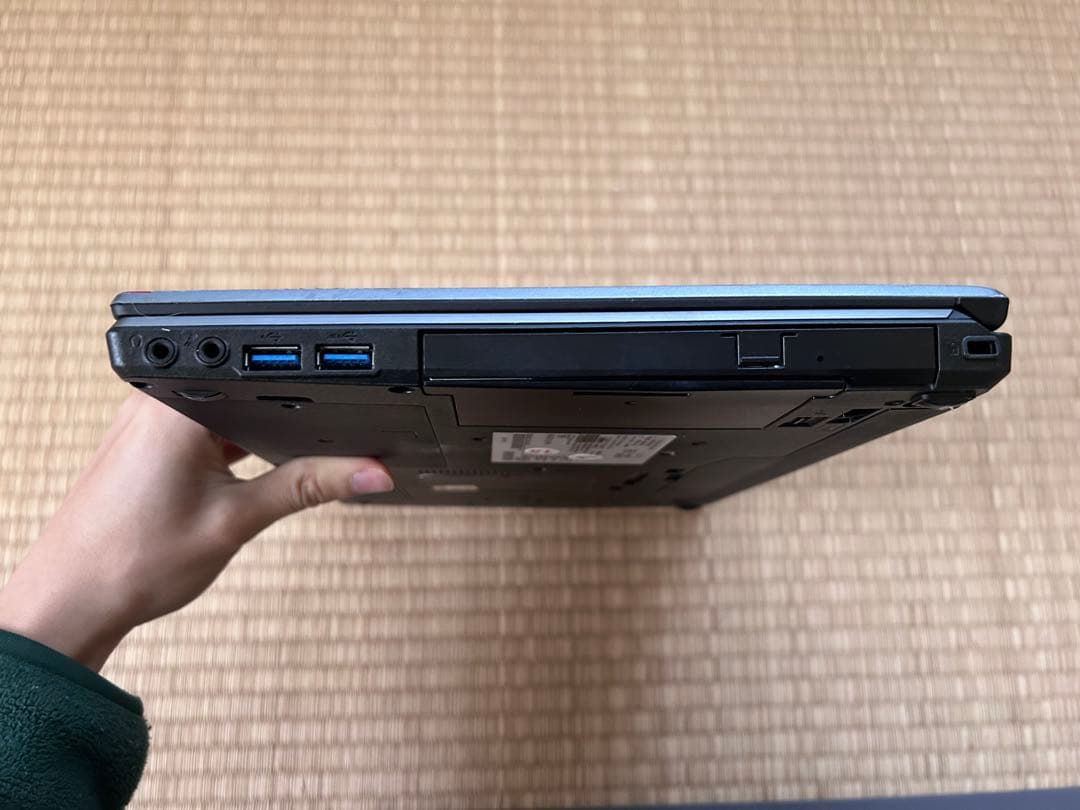 富士通製ノートパソコンLIFEBOOK E736/P 初期化済み