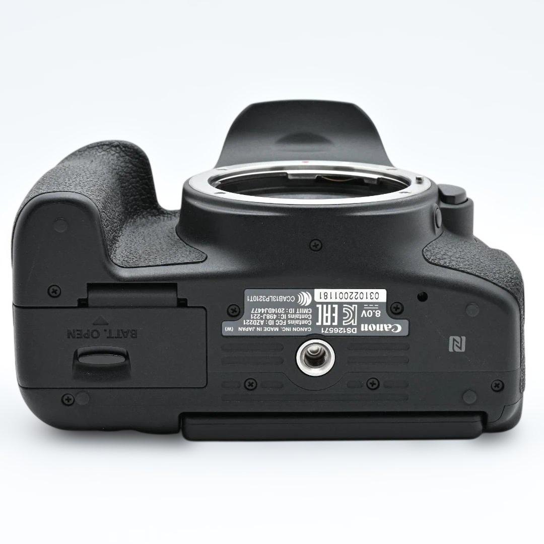 【ほぼ新品・ショット数：3,810回】 Canon EOS Kiss X8i