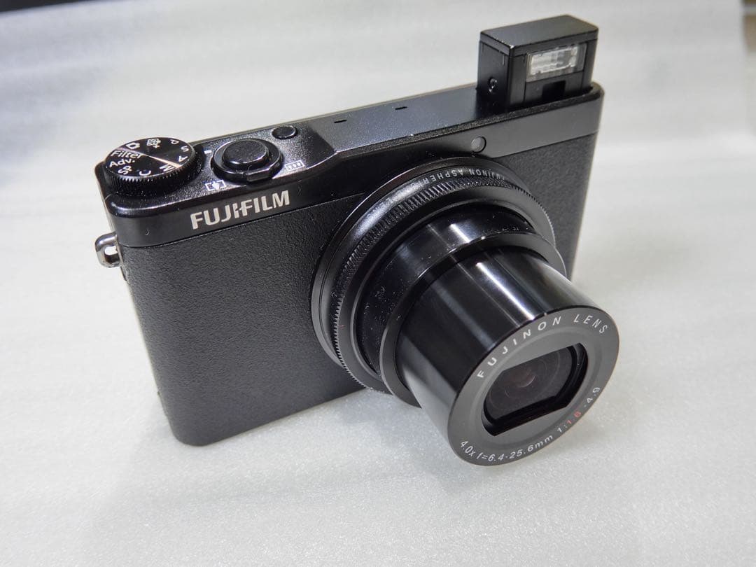 FUJIFILM XQ1 コンパクトデジタルカメラ