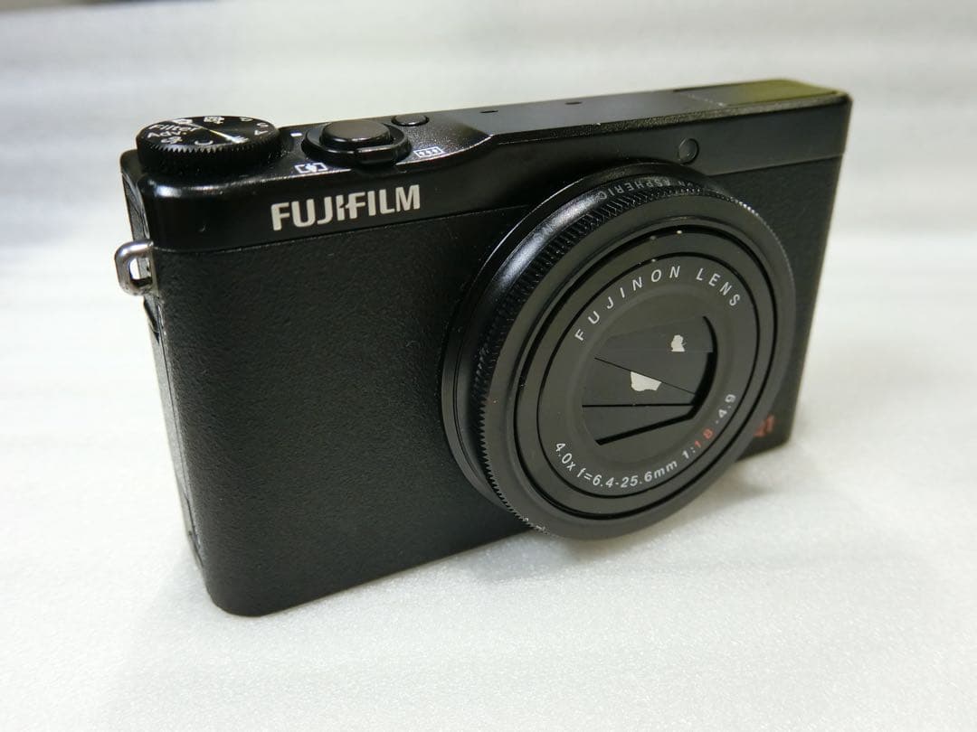 FUJIFILM XQ1 コンパクトデジタルカメラ