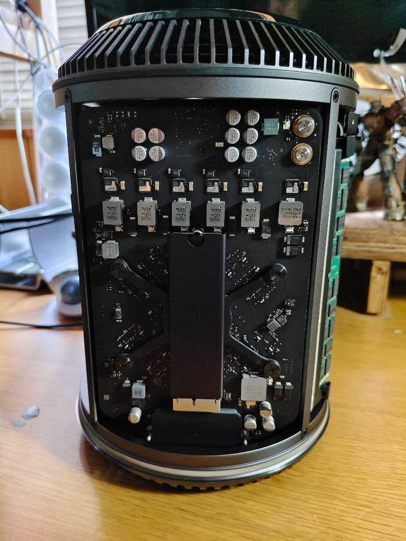 MacデビューにMac Pro 2013 12コア メモリ増設済　送料込み