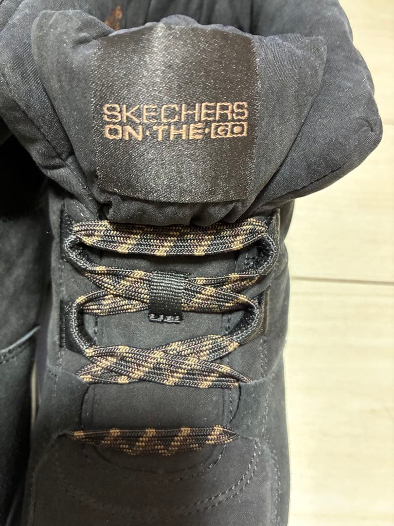 Skechers女性用ブーツ　Glacial Ultra Slip-ins