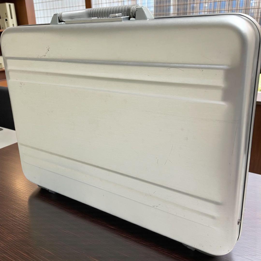 【良品】 アタッシュケース　ビジネスバッグ　 アルミ ゼロハリバートン