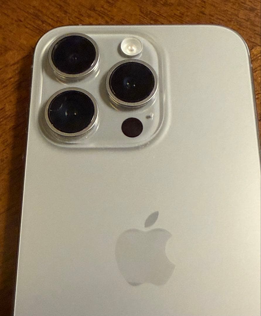 【美品】iPhone 15 Pro 256GB ナチュラルチタニウム