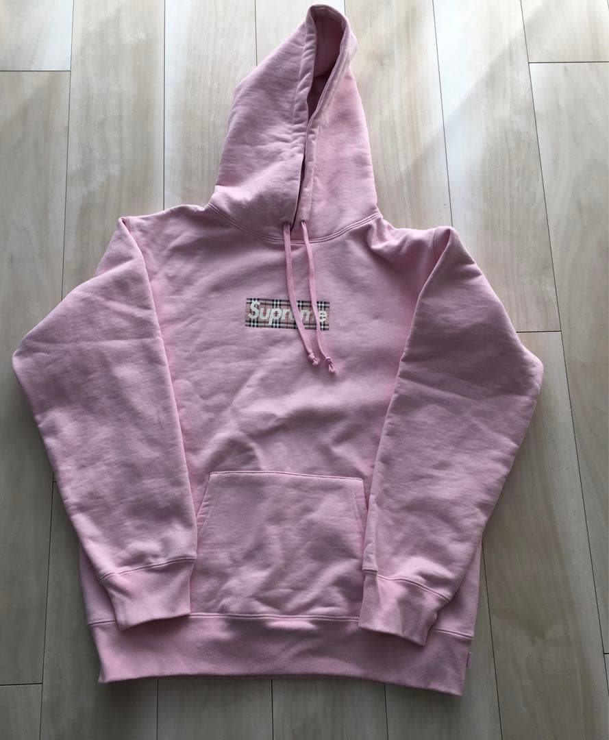 Burberry x Supreme ピンクパーカー