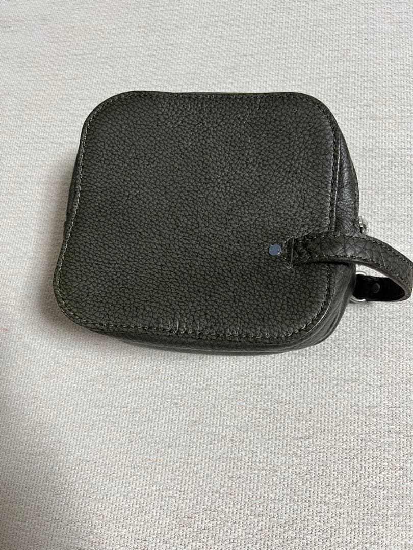 ◇アニアリ aniary グラインドレザー クラッチバッグ 。カーキーブラウン