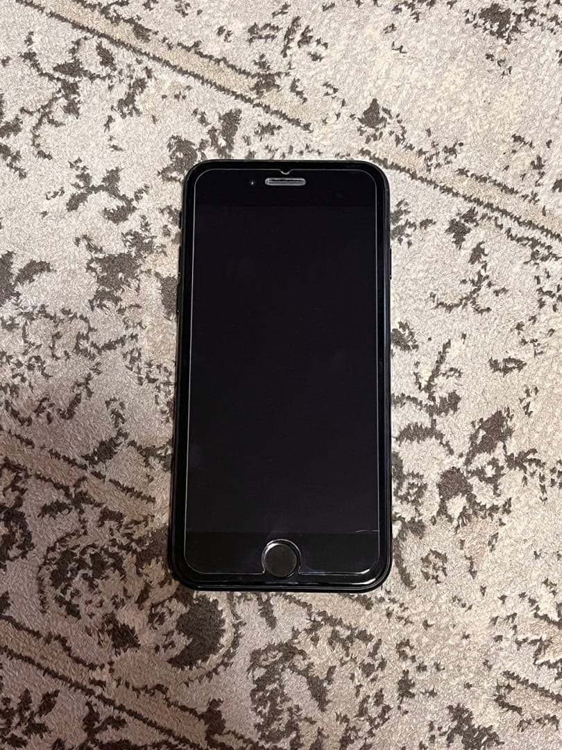 iPhoneSE2 背面割あり　指紋認証可　タッチ決済可能