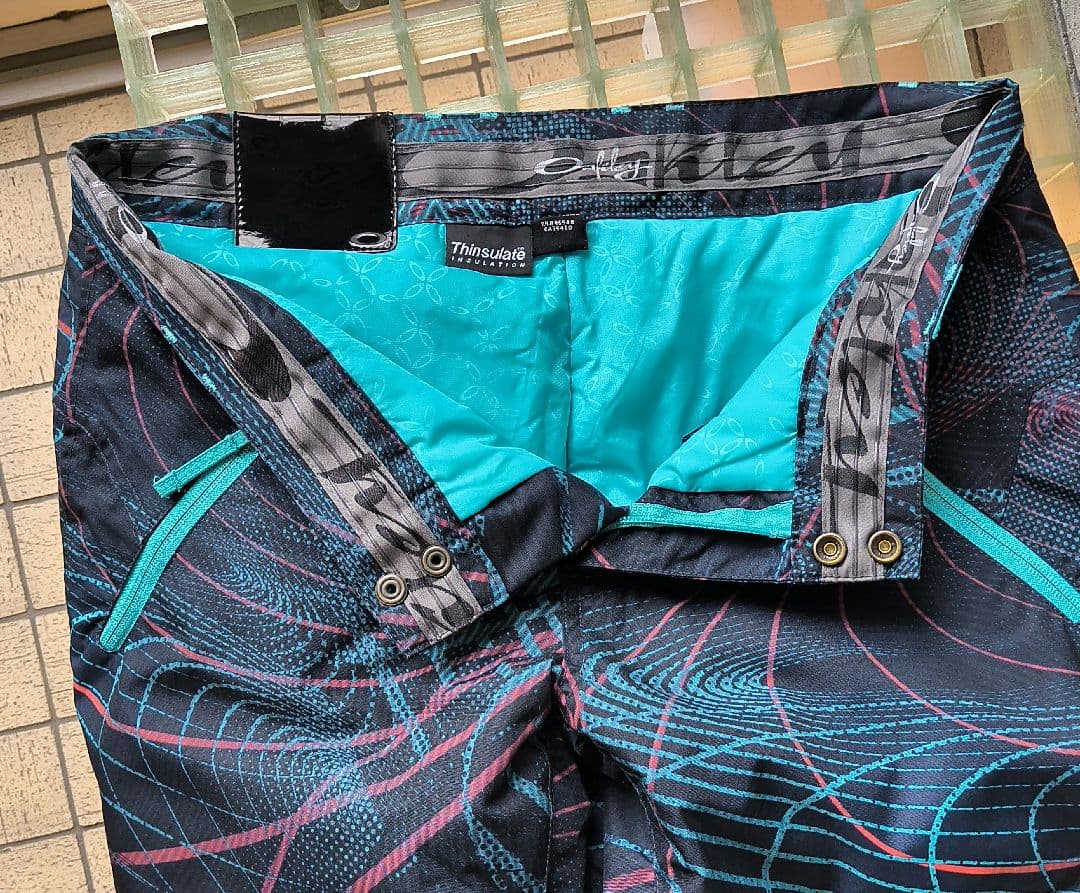 ♠【オークリー】✨美品　スノボー・スキーパンツ　シンサレート　S