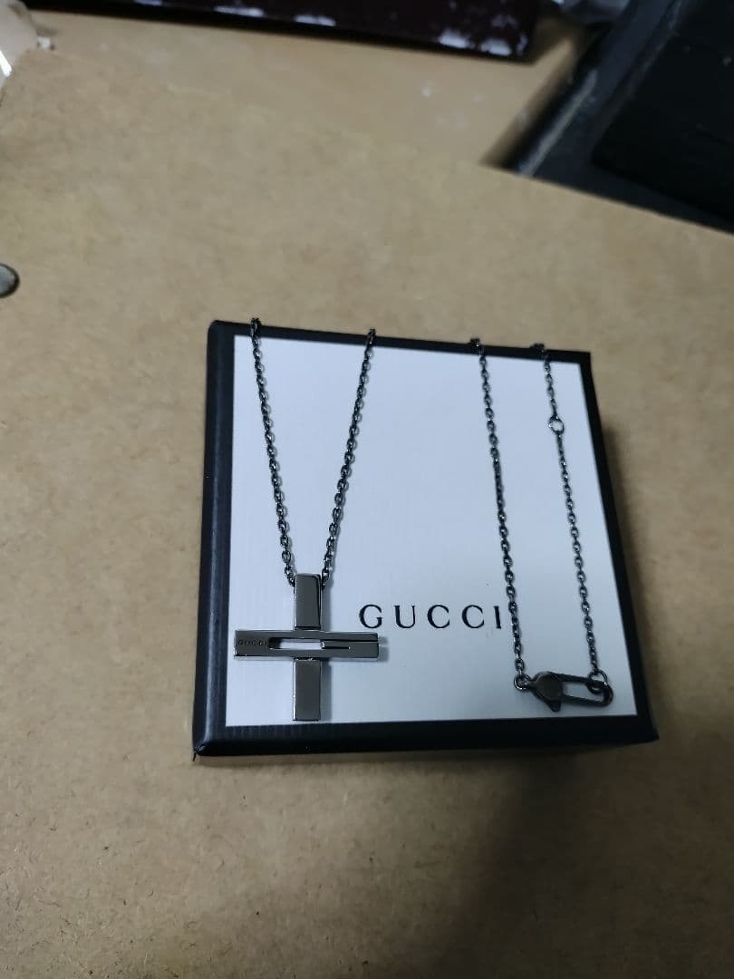 GUCCI グッチ シルバー925 クロスネックレス イタリア製 高級感あり