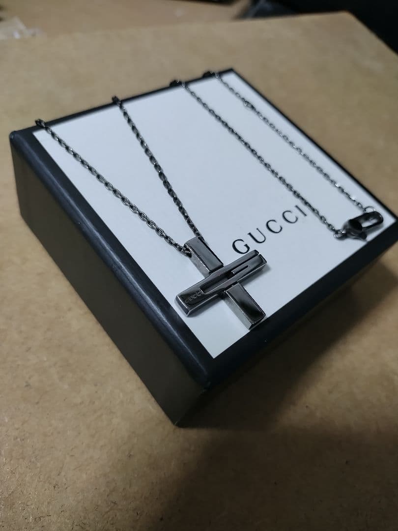GUCCI グッチ シルバー925 クロスネックレス イタリア製 高級感あり