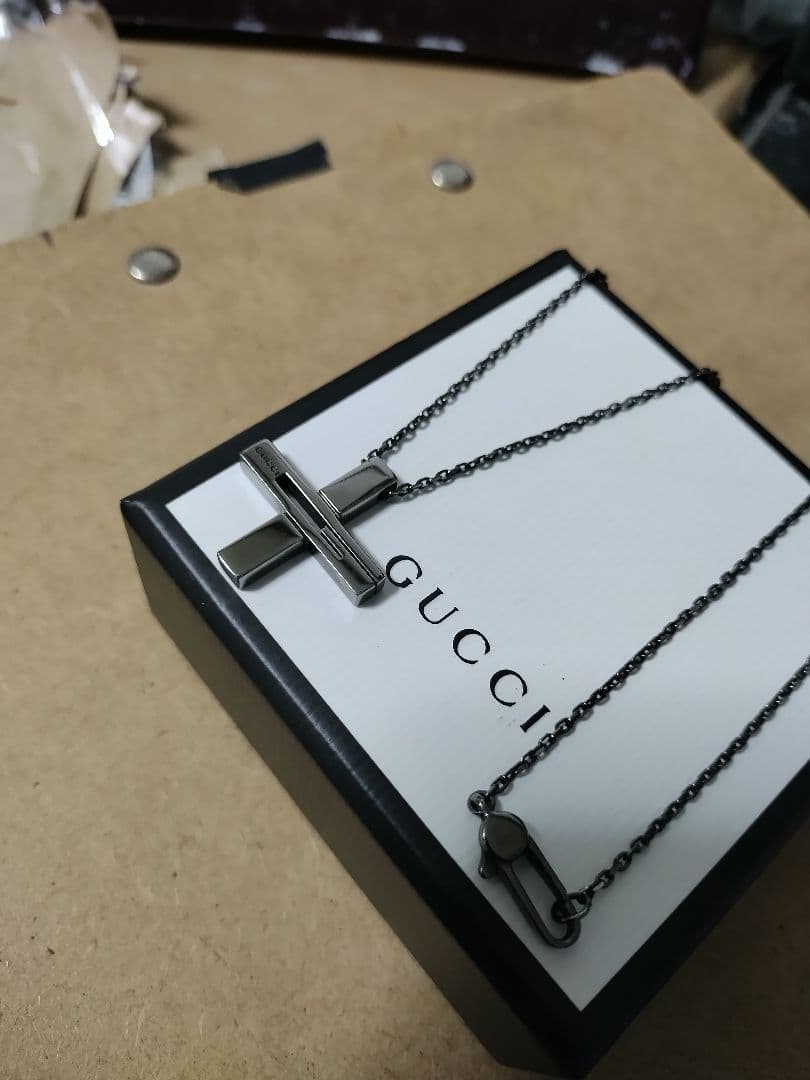 GUCCI グッチ シルバー925 クロスネックレス イタリア製 高級感あり
