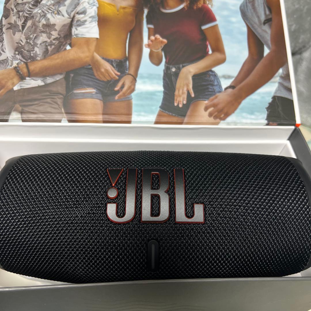 JBL ワイヤレススピーカー ブラック　charge5