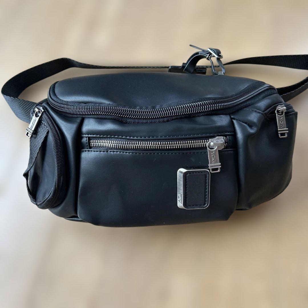 TUMI 232399DLブラックボディバッグ・ウエストポーチ