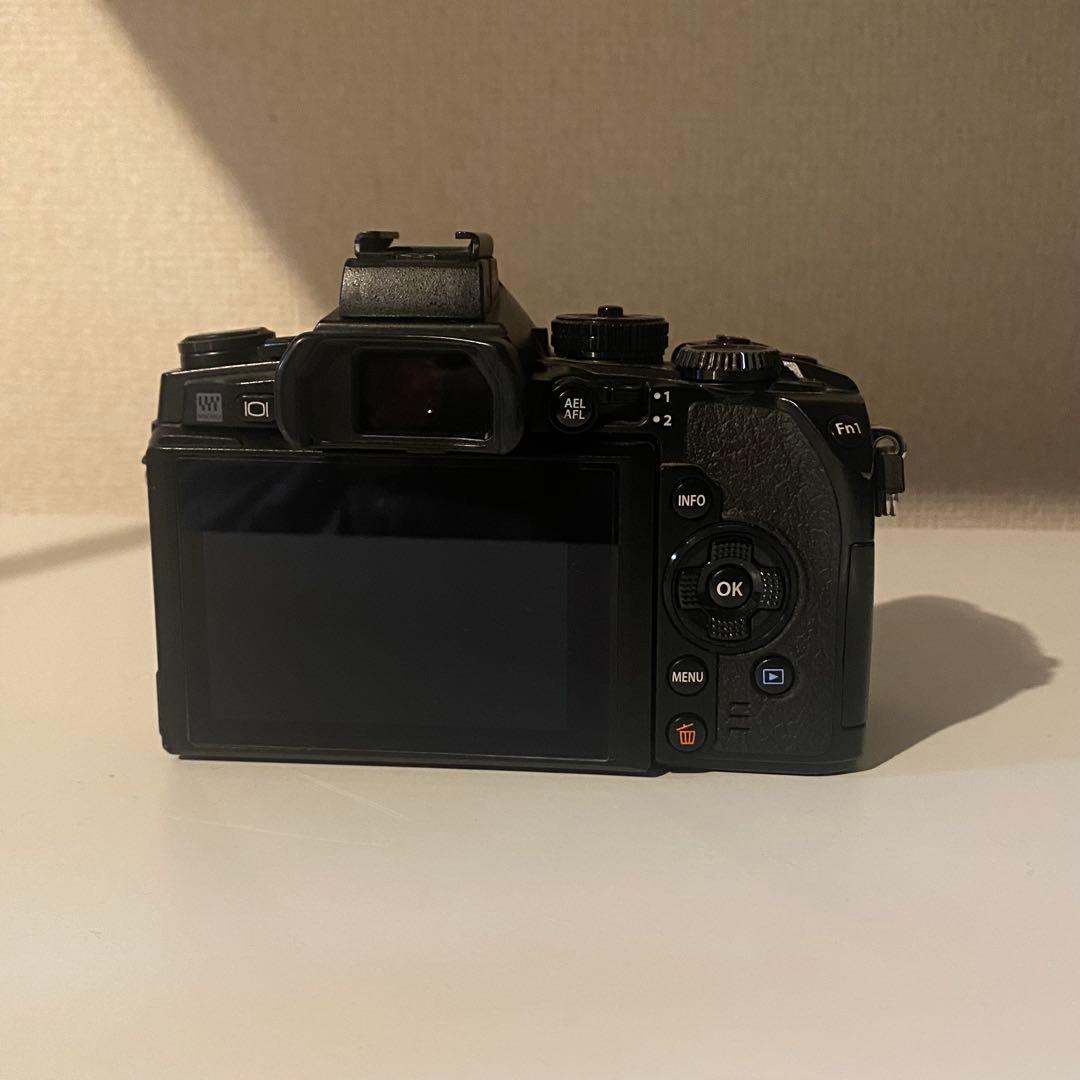 OLYMPUS OM-D E-M1 初代 【ボディ動作品】 ※レンズ要確認