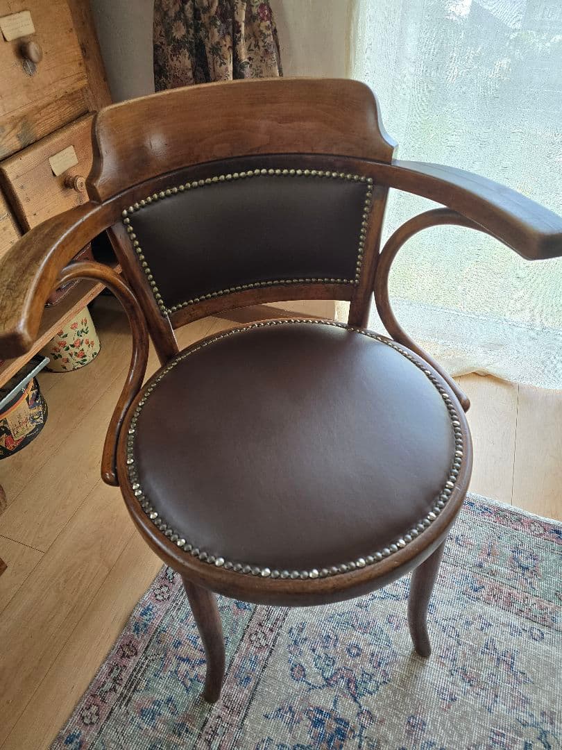 イギリスアンティーク　アームチェア　ベントウッドチェア
