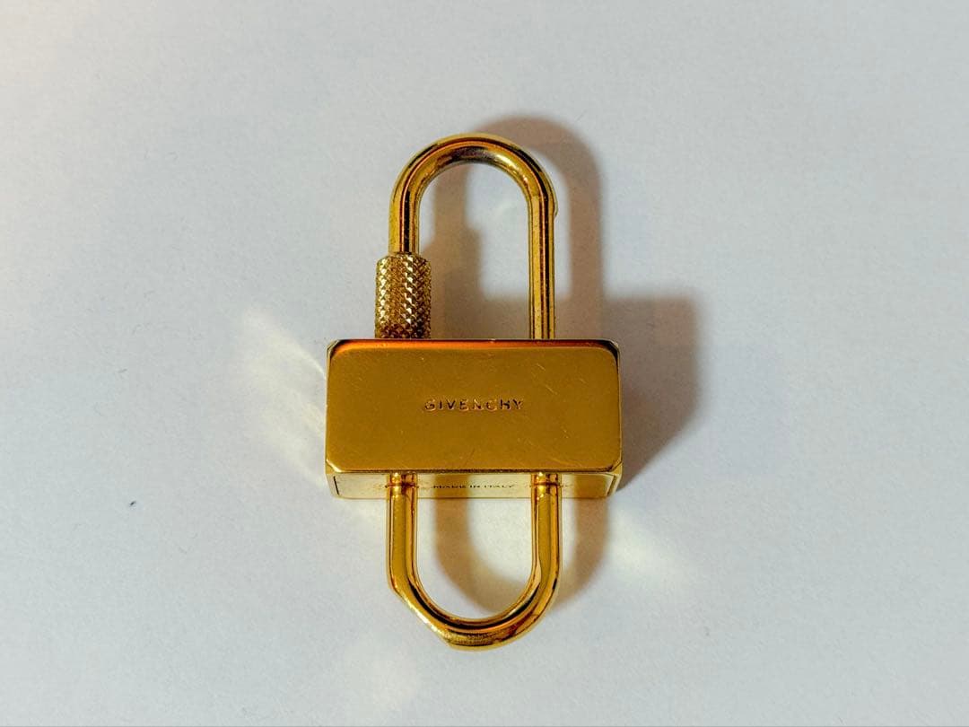 GIVENCHY パッドロック　キーホルダー