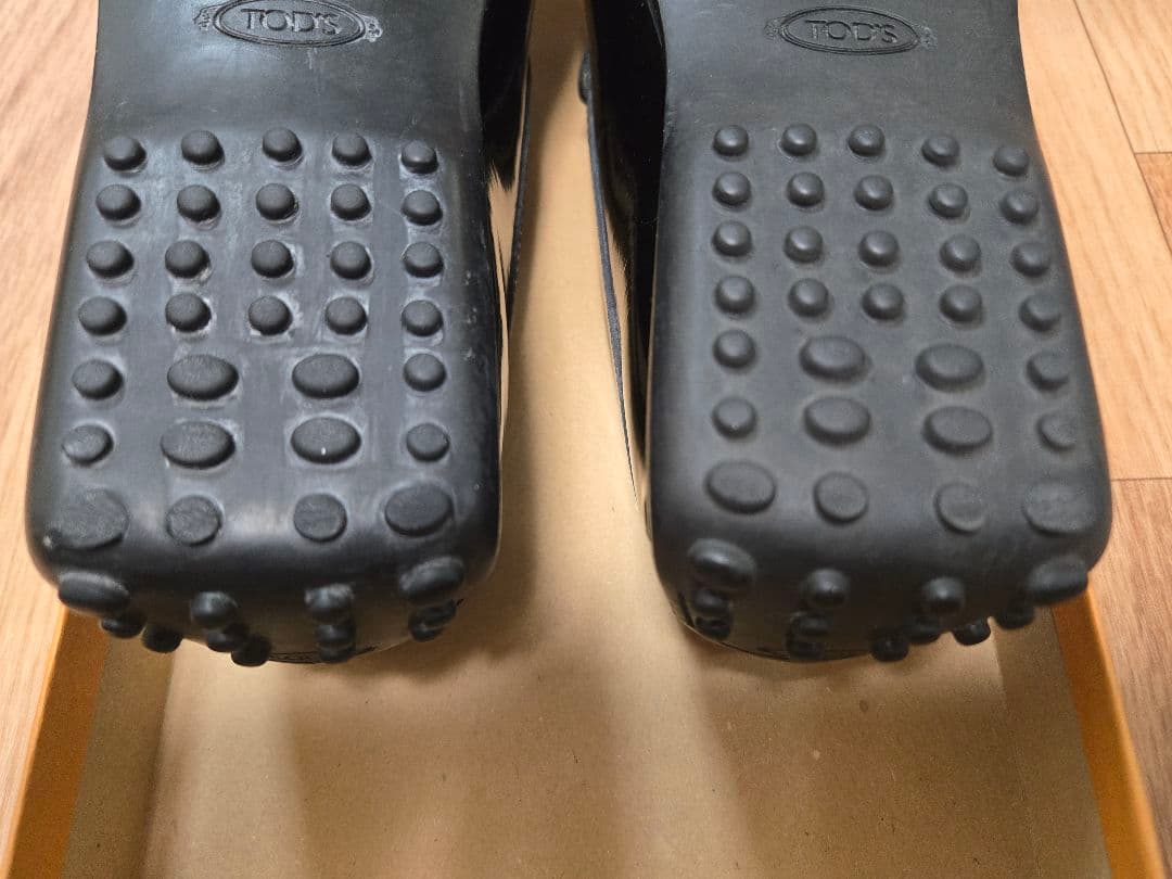 007　TOD'S 　ドライビングシューズ エナメル