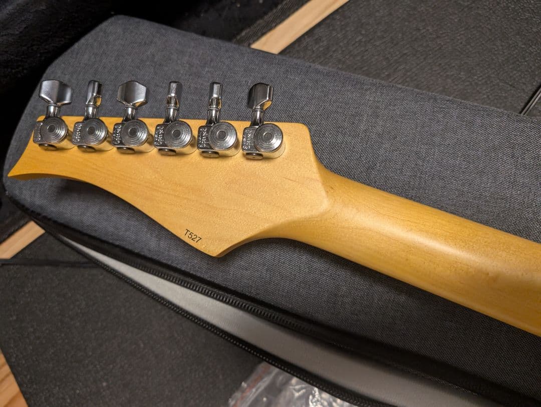 Three Dots Guitars s ケース付　オーダーピックガード付