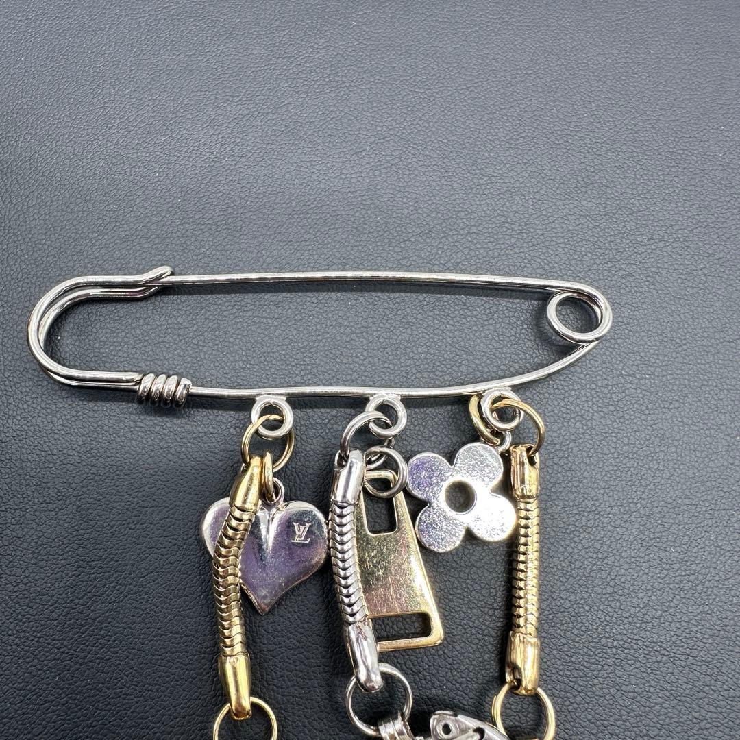 専用★LOUIS VUITTON メタルLVパドロックピンブローチ★C34