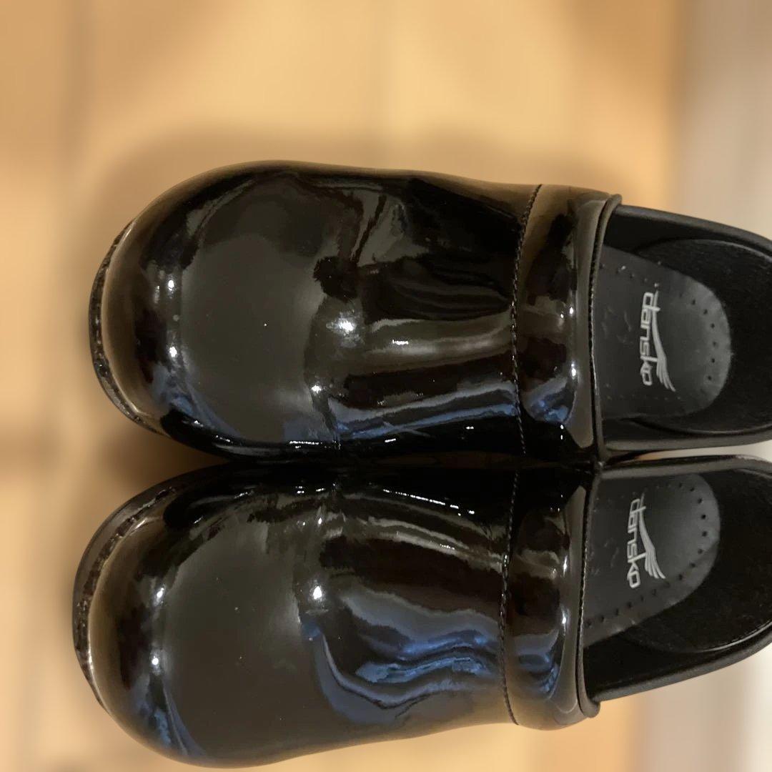 ダンスコ　36 ブラックサボサンダル TPUヒールカウンター