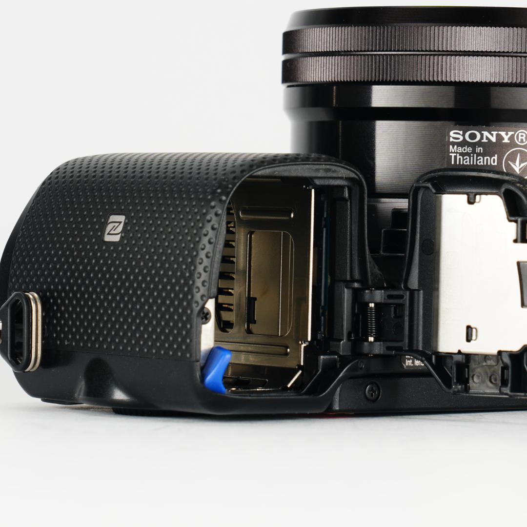 学生応援。スマホ卒業 SONY NEX-5T未使用級ダブルズーム ミラーレス一眼