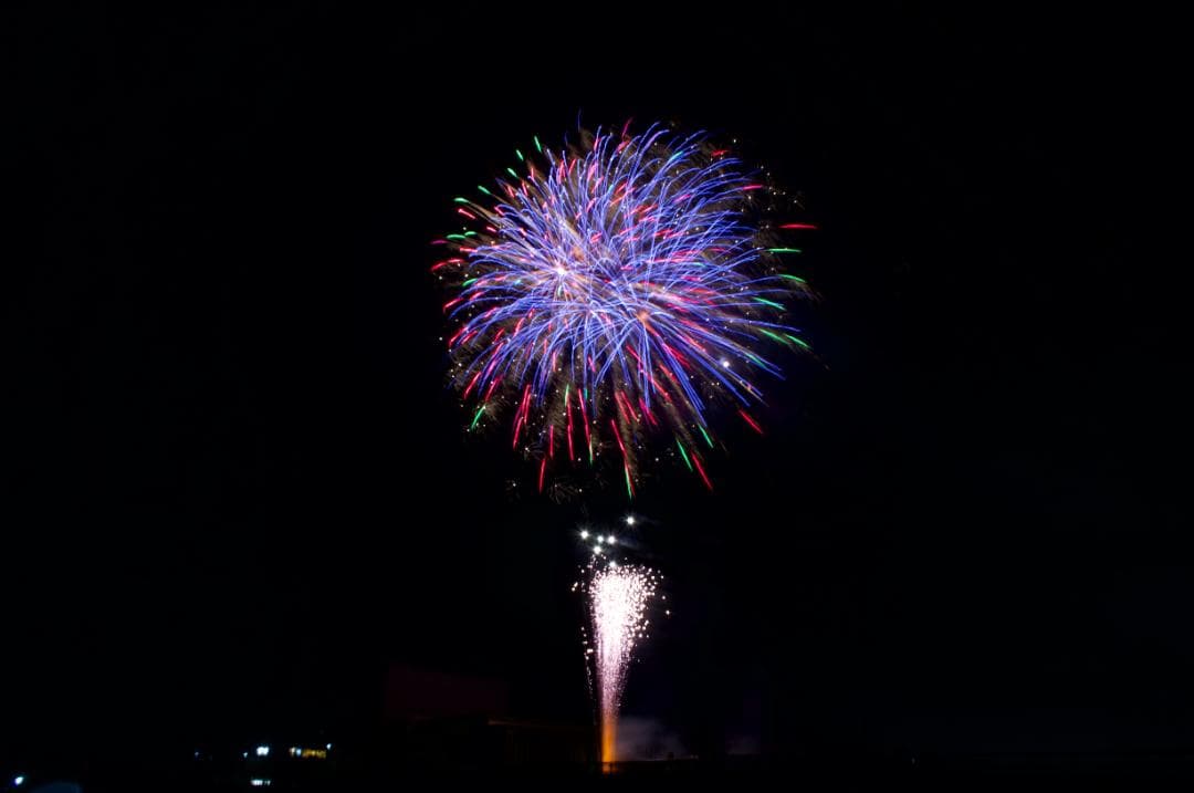 学生応援。スマホ卒業 SONY NEX-5T未使用級ダブルズーム ミラーレス一眼