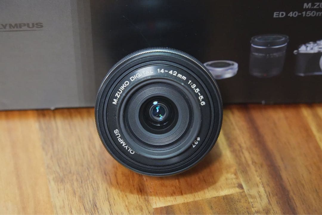 OLYMPUS OM-D E-M10 Mark III 本体+レンズ+SDカード