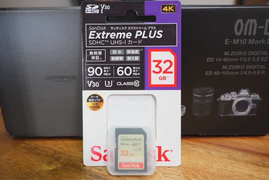 OLYMPUS OM-D E-M10 Mark III 本体+レンズ+SDカード