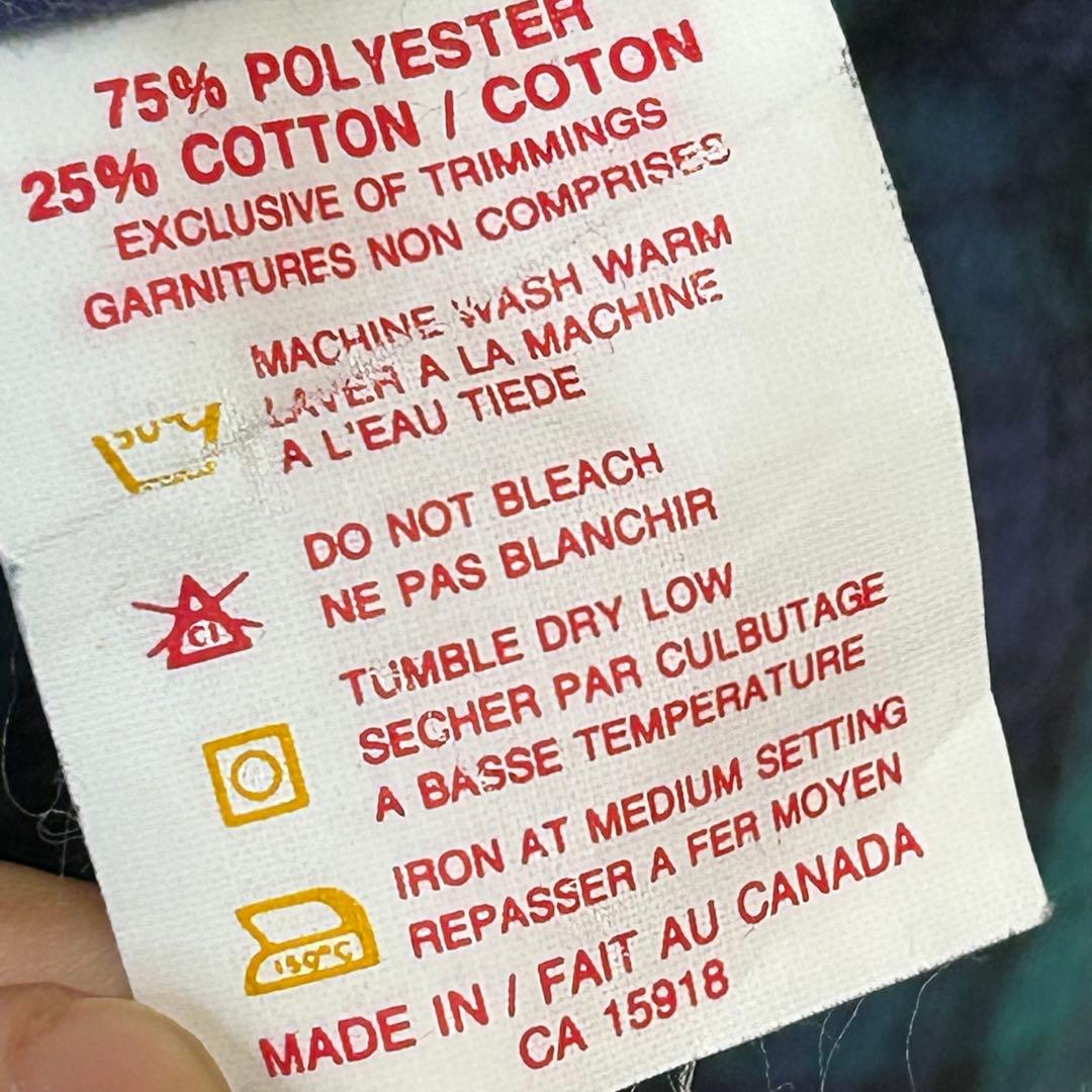 古着 90ヴィンテージ カナダ製　ナイロンジャケット　ビッグ刺繍ロゴ　フーディ