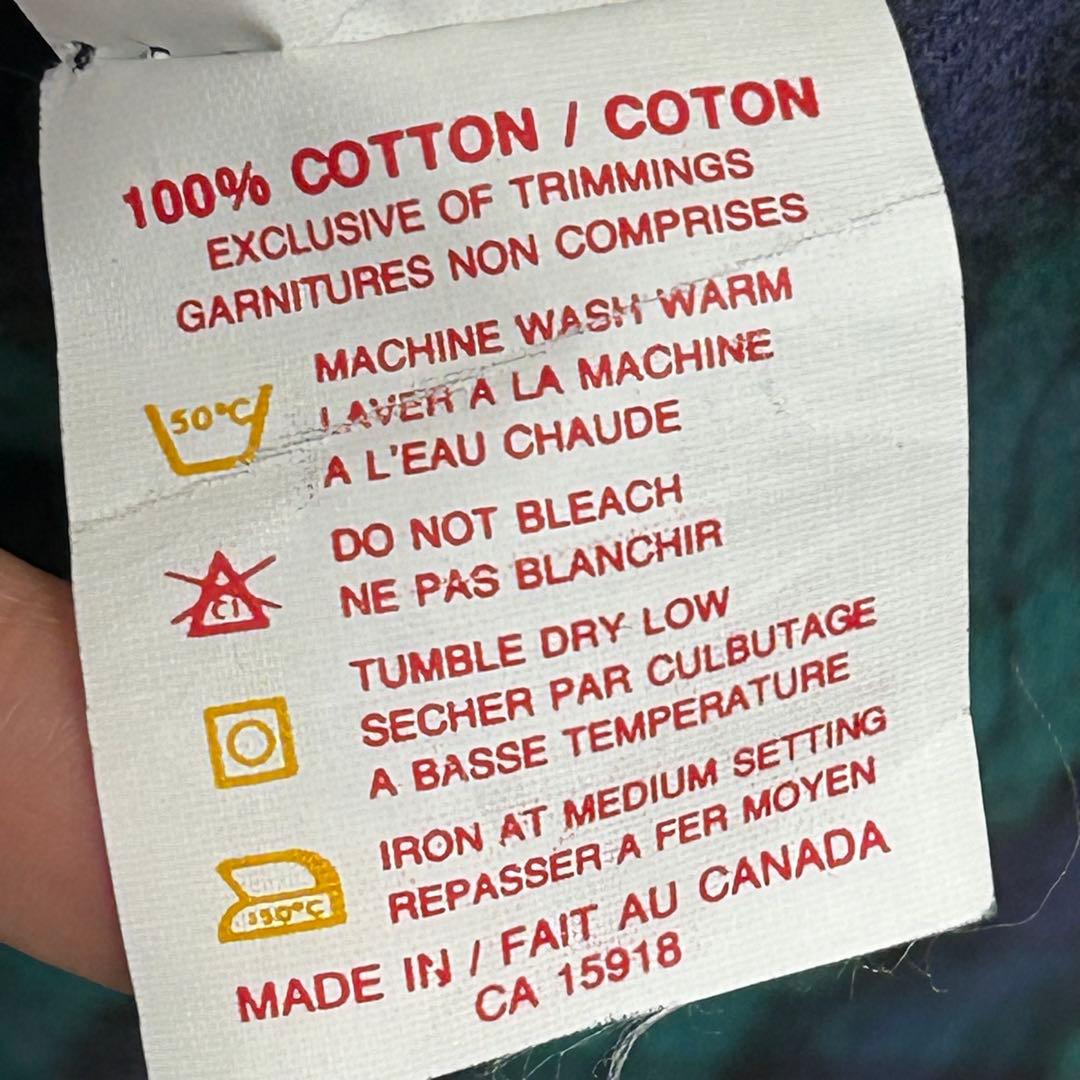 古着 90ヴィンテージ カナダ製　ナイロンジャケット　ビッグ刺繍ロゴ　フーディ